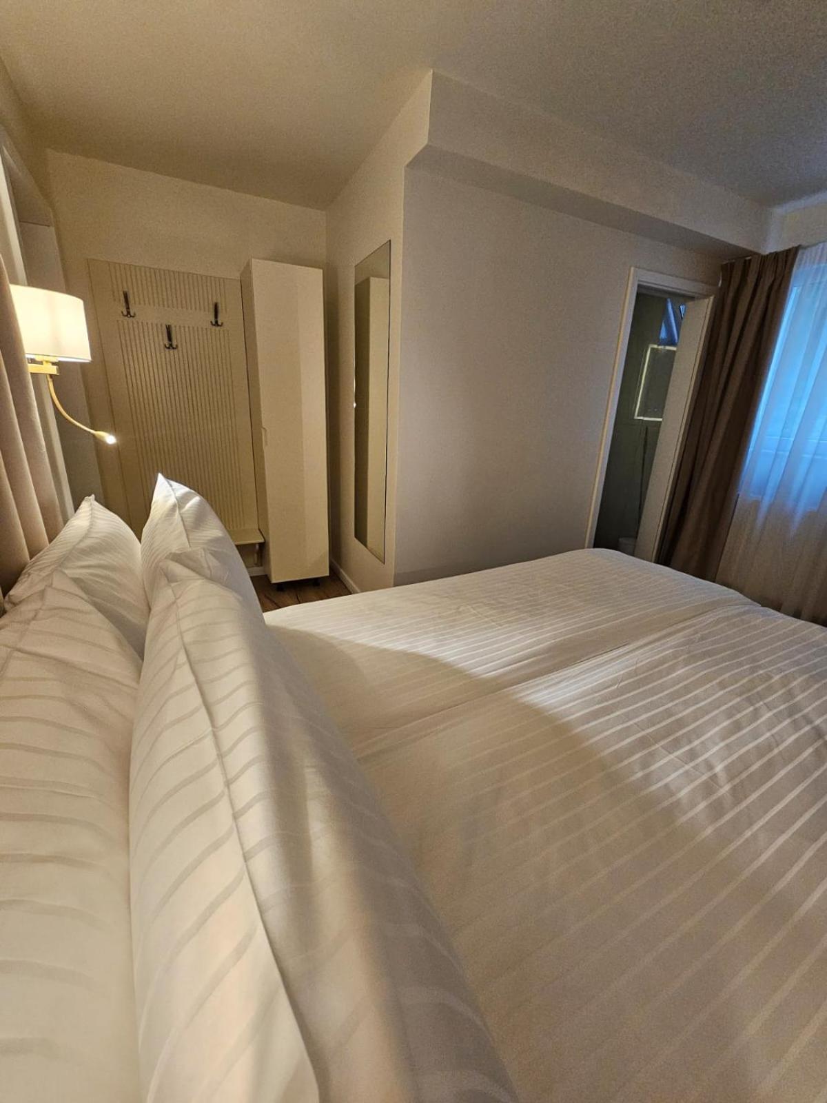Hotel Queen Râmnicu Vâlcea Εξωτερικό φωτογραφία