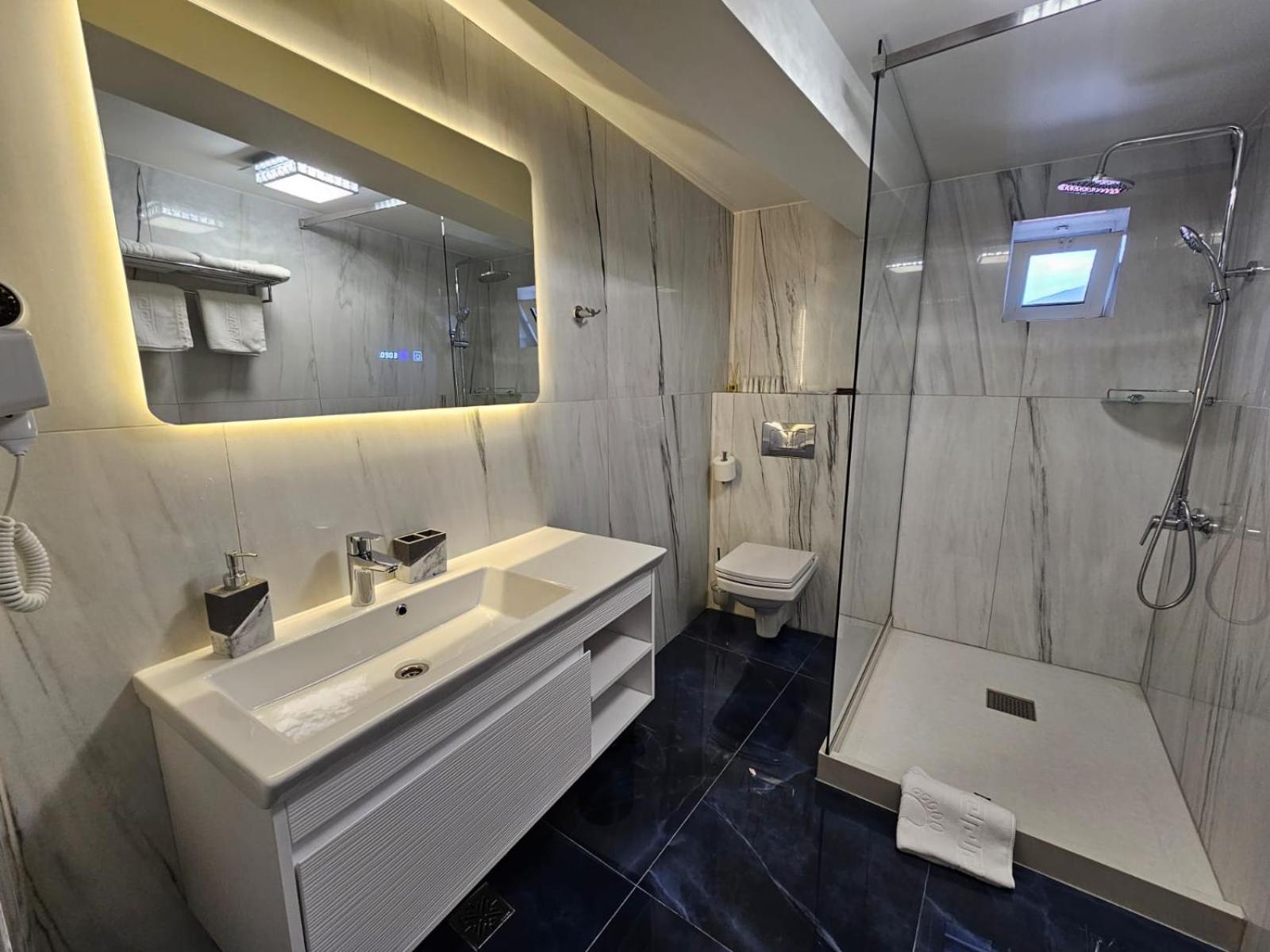 Hotel Queen Râmnicu Vâlcea Εξωτερικό φωτογραφία